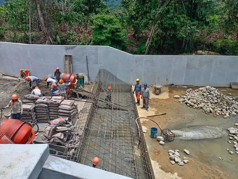 La obra del sistema de riego lleva más de un año y medio en construcción y no ha sido terminada.