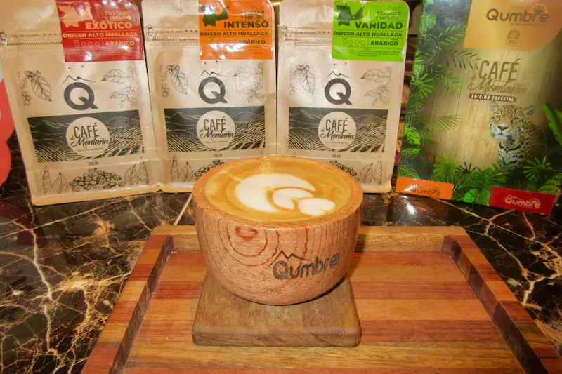 La cafetería ofrece tres variedades de café: exótico, intenso y vanidad.