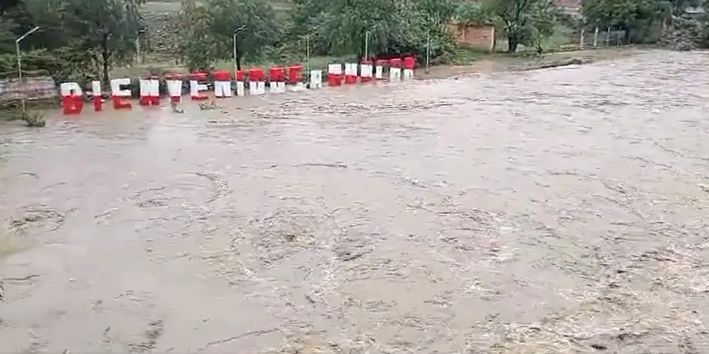 El río Huallaga aumentó su caudal hasta los 5.5 metros de altura (foto: @climatologa/Twitter).