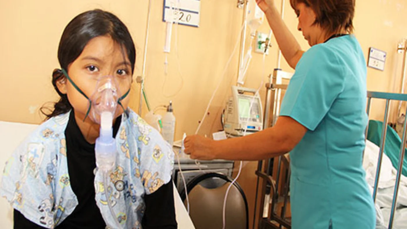 Los pacientes con asma y tuberculosis pulmonar pueden tratarse con aceite de ungurahui. También puede descongestionar, eliminar toxinas, aliviar la tos y relajar los bronquios. (Foto: Ministerio de Salud).