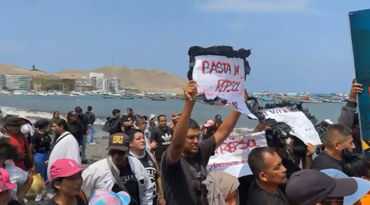 Ciudadanos del distrito de Ancón apoyaron el plantón y cierre de 10 playas afectadas por Repsol. (Foto: Captura Municipalidad de Ancón).