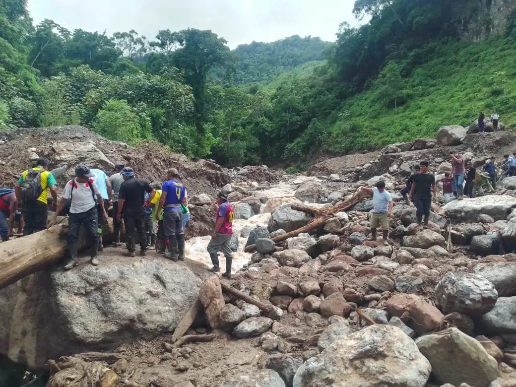 Derrumbe debido a lluvias afectó la vía en el tramo Puente Rancho – Panao – Chaglla – Monopampa, sector Huanchag, en la provincia de Pachitea, Huánuco. (Foto: Jornada).