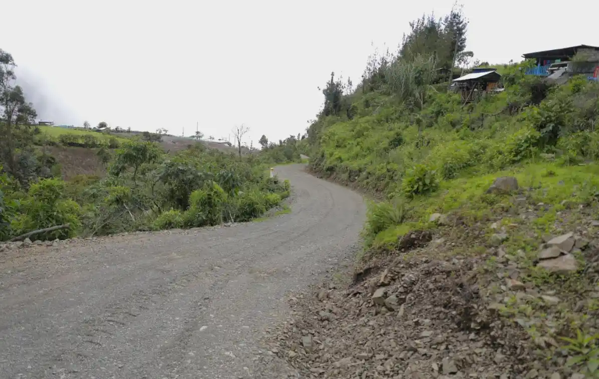 Vraem: Entregan 16 km de caminos vecinales mejorados en Huachocolpa