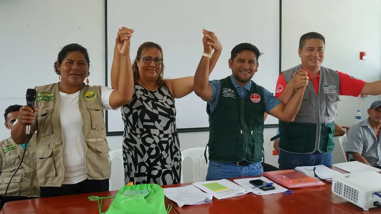 A la izquierda, Marcelina Angulo Chota, presidenta del CdG del ACR “Alto Nanay, Pintuyacu, Chambira” / (foto: Naturaleza y Cultura Internacional).
