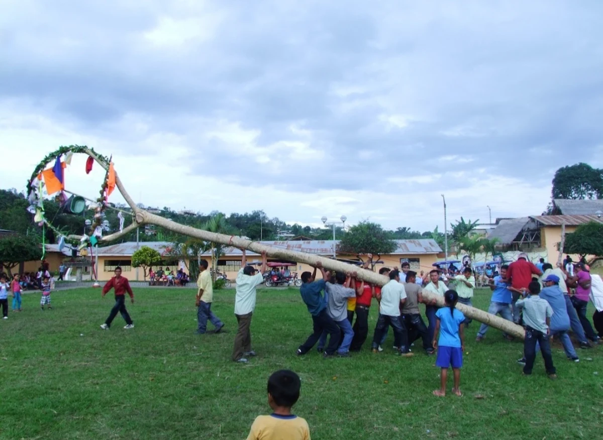 El 12 de febrero se realizará la matanza de gallinas en todas las cabezonías y el corte de troncos de árboles para la humisha (yunza). (Imagen captura: difusión).