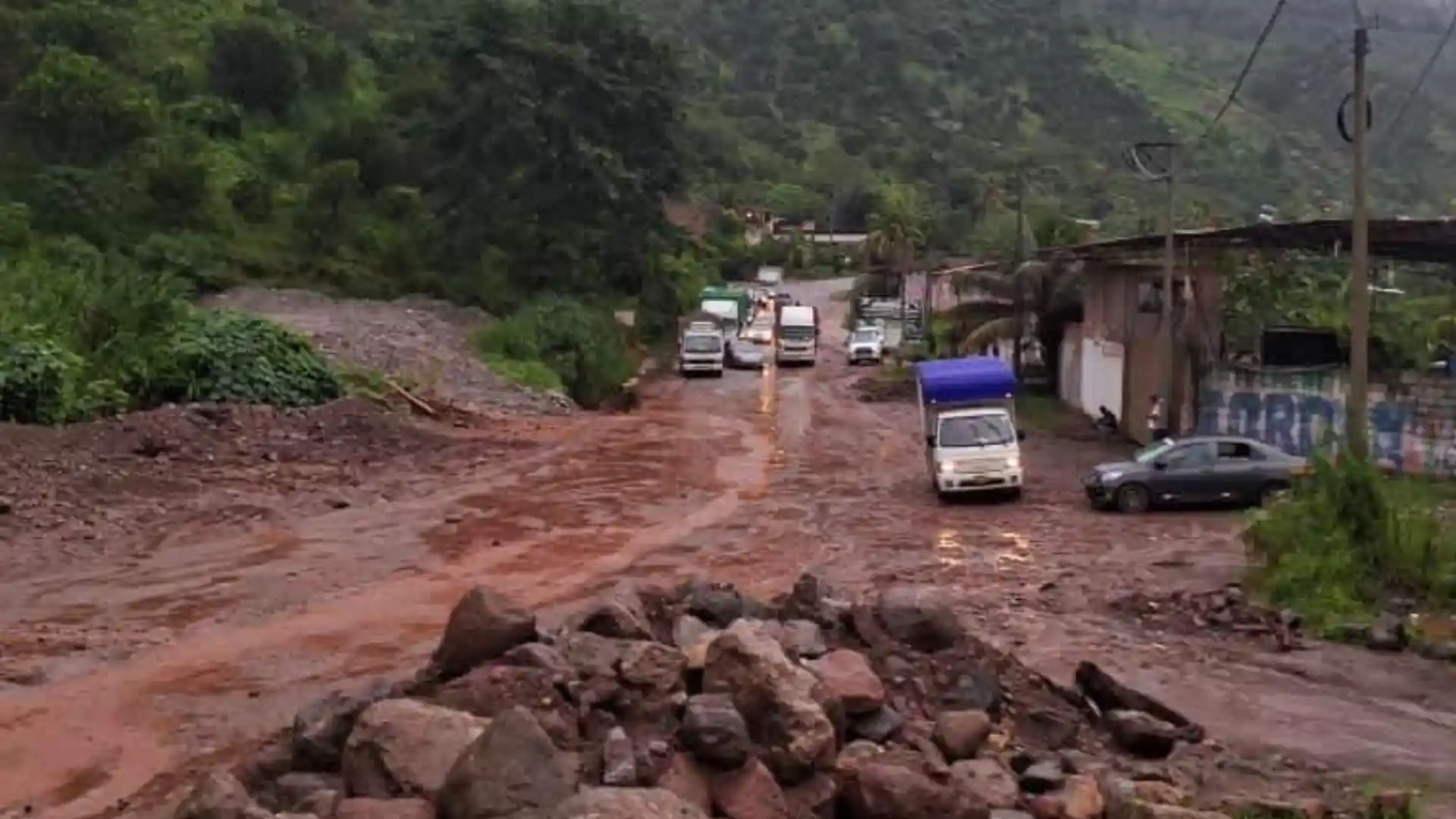 Este fenómeno natural está provocando la interrupción de algunas vías de la región Junín. (Foto: Radio Revolución).