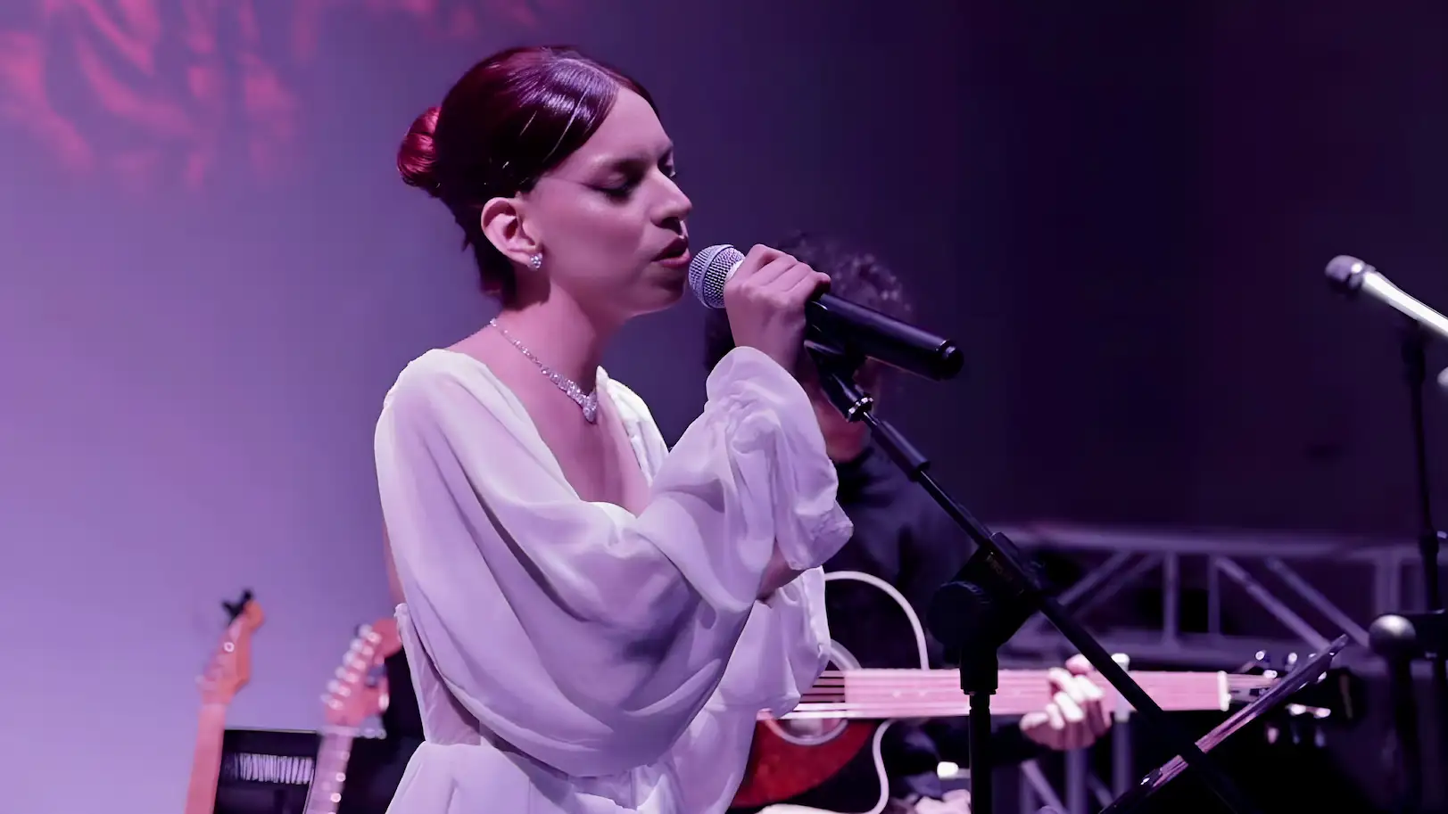 Paola Dávila espera que más jóvenes del país puedan mostrar su talento y tener éxito en el mundo de la música.