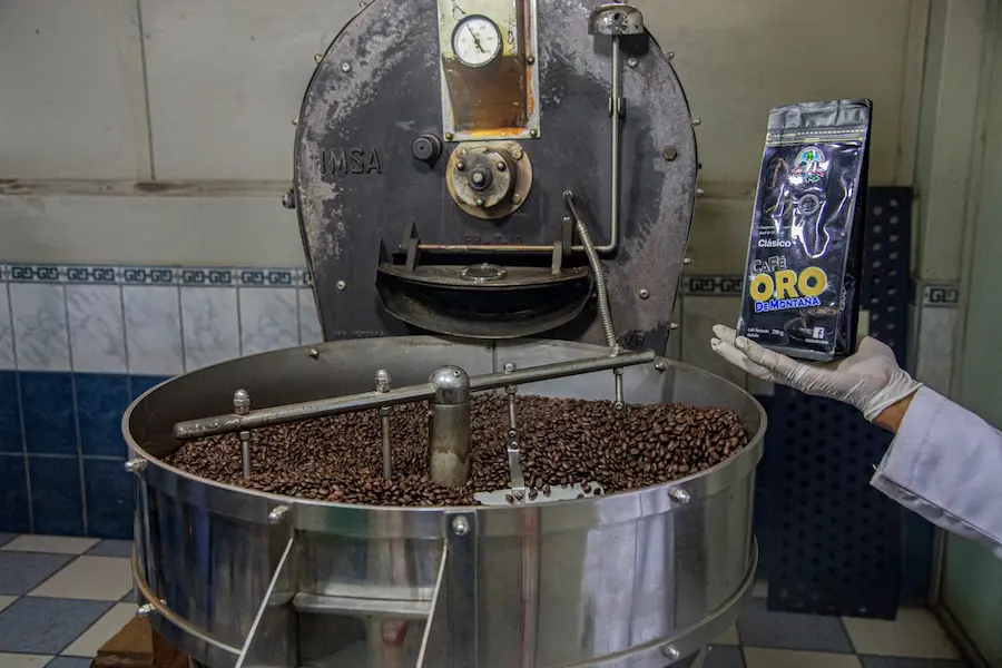 La Cooperativa Agraria Cafetalera Cordillera Azul de Ucayali se encuentra ubicada en el centro poblado de La Divisoria, región Ucayali.