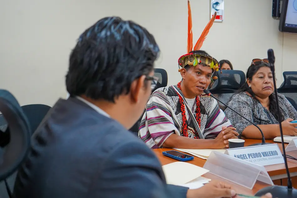 En la reunión, se acordaron compromisos de involucramiento por parte de representantes de Junín en el Congreso, autoridades locales y líderes asháninkas. (Foto: CARE).
