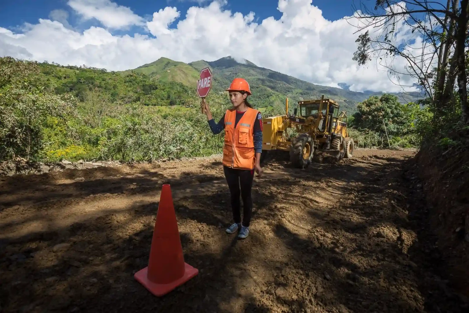 Se trabaja en el mejoramiento y mantenimiento de caminos vecinales en Ayacucho. 