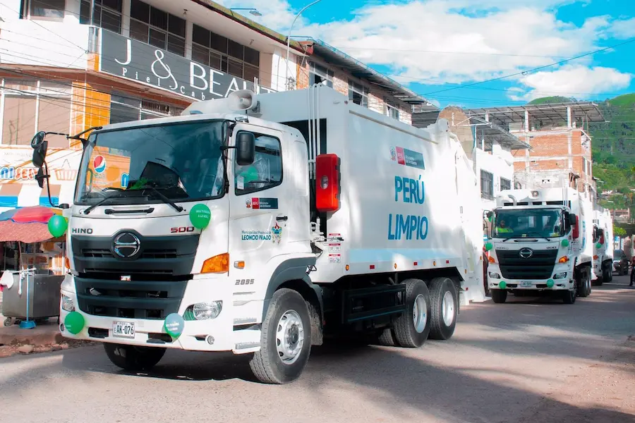 El 25 de marzo, el Ministerio del Ambiente entregó cuatro camiones al municipio de Leoncio Prado.