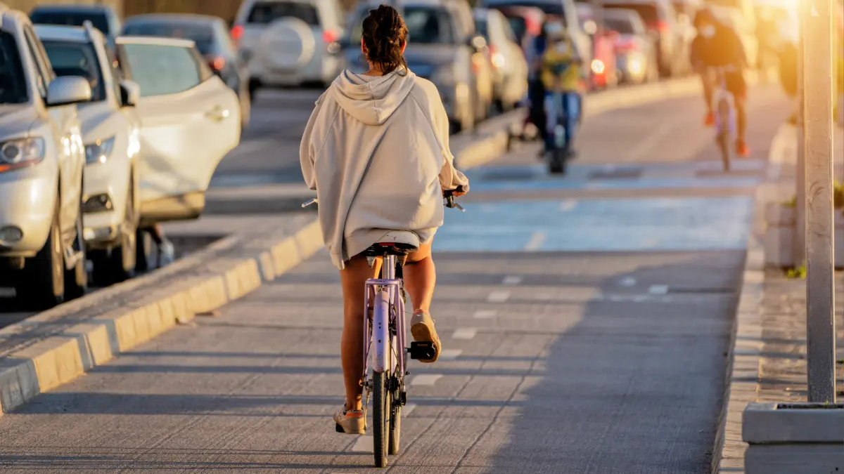 Ir en bicicleta reduce las emisiones de gases de efecto invernadero en el ambiente y la contaminación del aire. (Foto: Difusión).