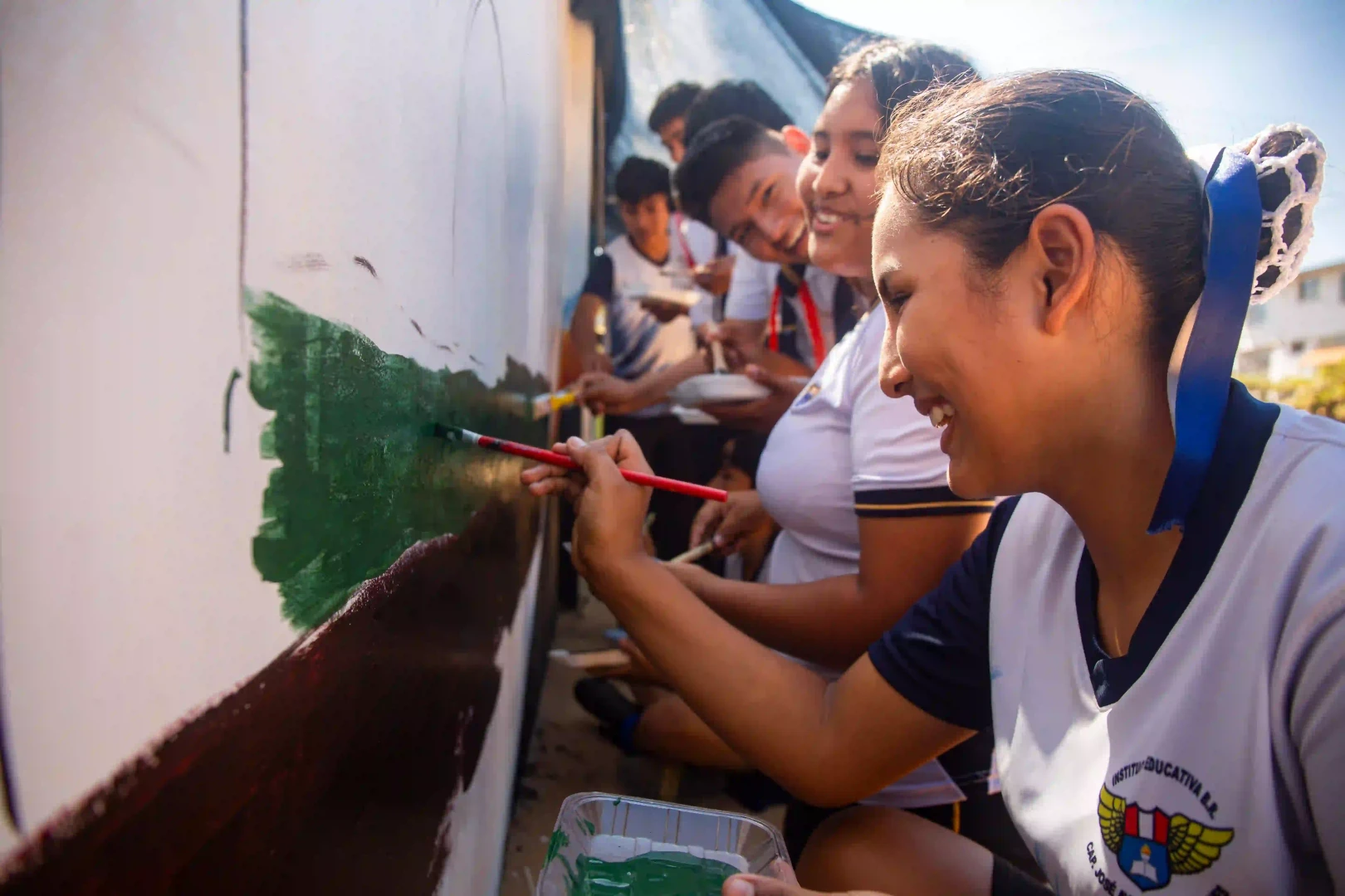 Murales ambientales llenan de color a Puerto Maldonado