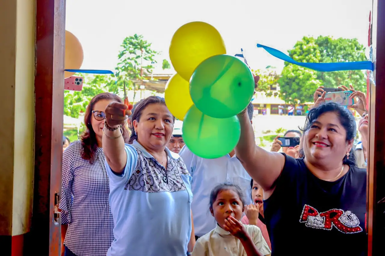 Ucayali: Entregan carpetas y sillas a colegio José Carlos Mariátegui