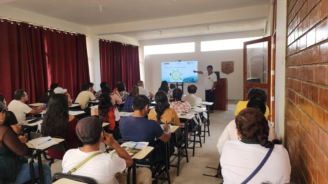 I-SATIPO--Taller-impulsa-la-innovacion-y-sostenibilidad-en-el-sector-agricola-I.webp