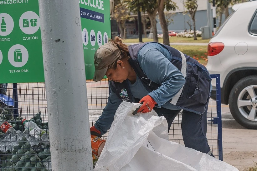 I-La-colaboracion-entre-el-sector-publico-y-privado-es-esencial-para-promover-la-cultura-del-reciclaje.webp