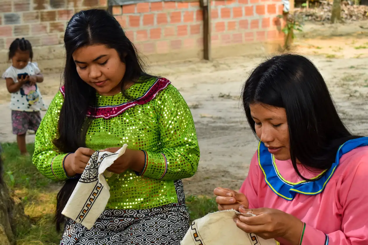 Estolas amazónicas: El regalo elaborado por artesanas indígenas de Ucayali para los visitantes de APEC