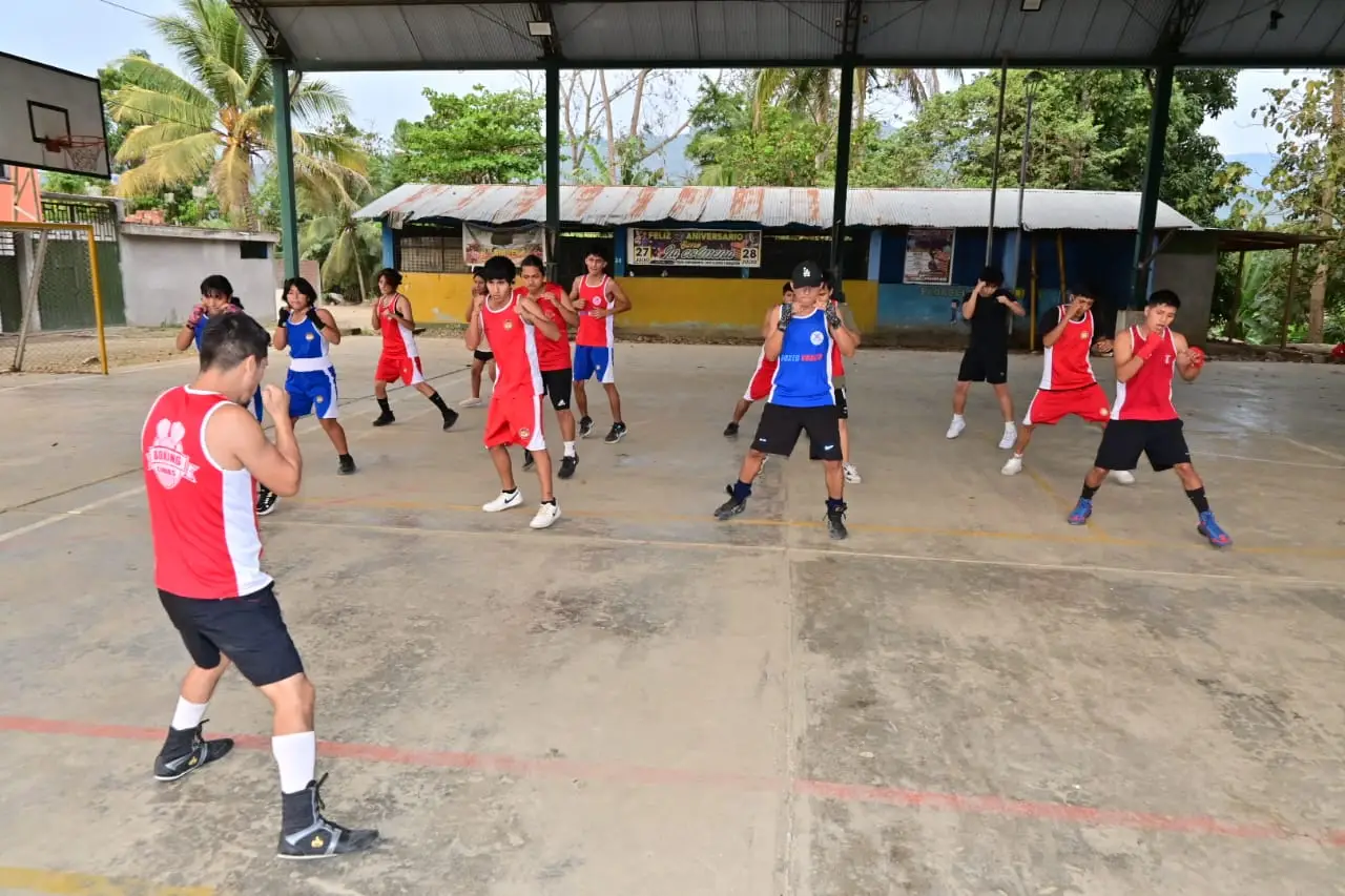 Boxeador satipeño Franklin Limas se prepara para su quinta pelea profesional