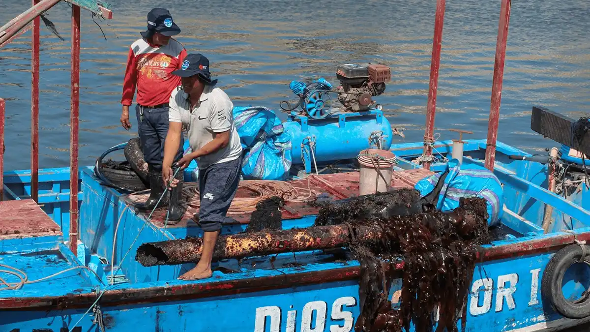 Pescadores artesanales unen esfuerzos para limpiar el fondo marino de San Juan de Marcona
