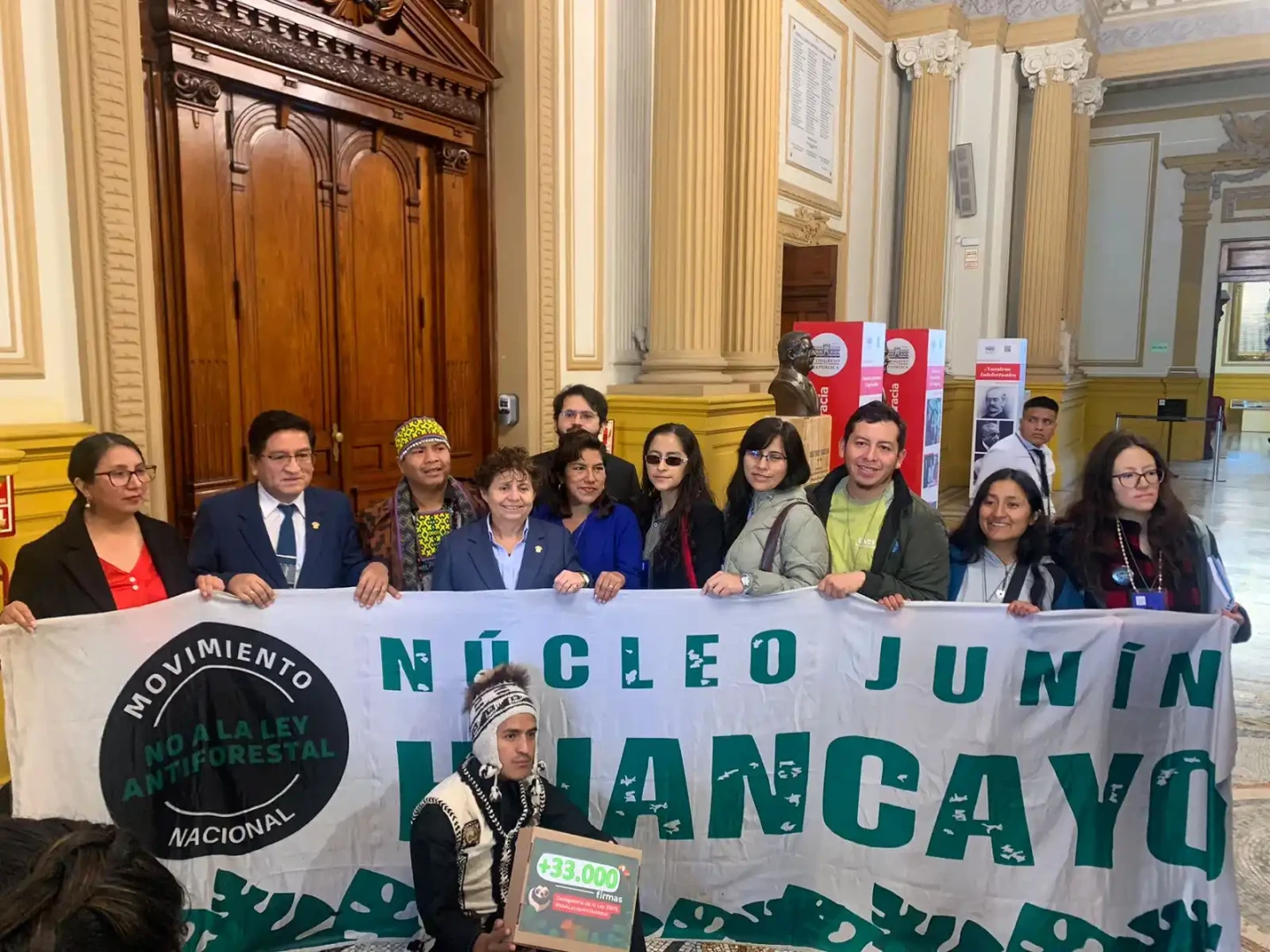 Movimiento-ciudadano-entrega-33-mil-firmas-contra-Ley-Antiforestal-I.webp