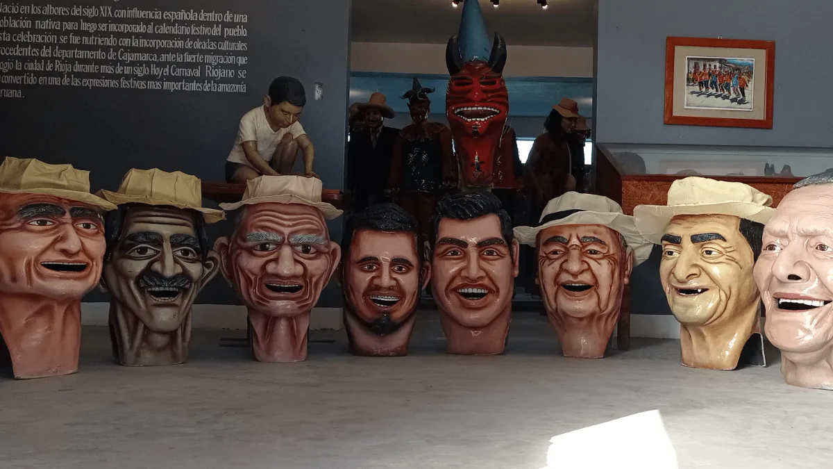 Elvis Haya Mendoza: Escultor de las máscaras que dan vida al carnaval riojano