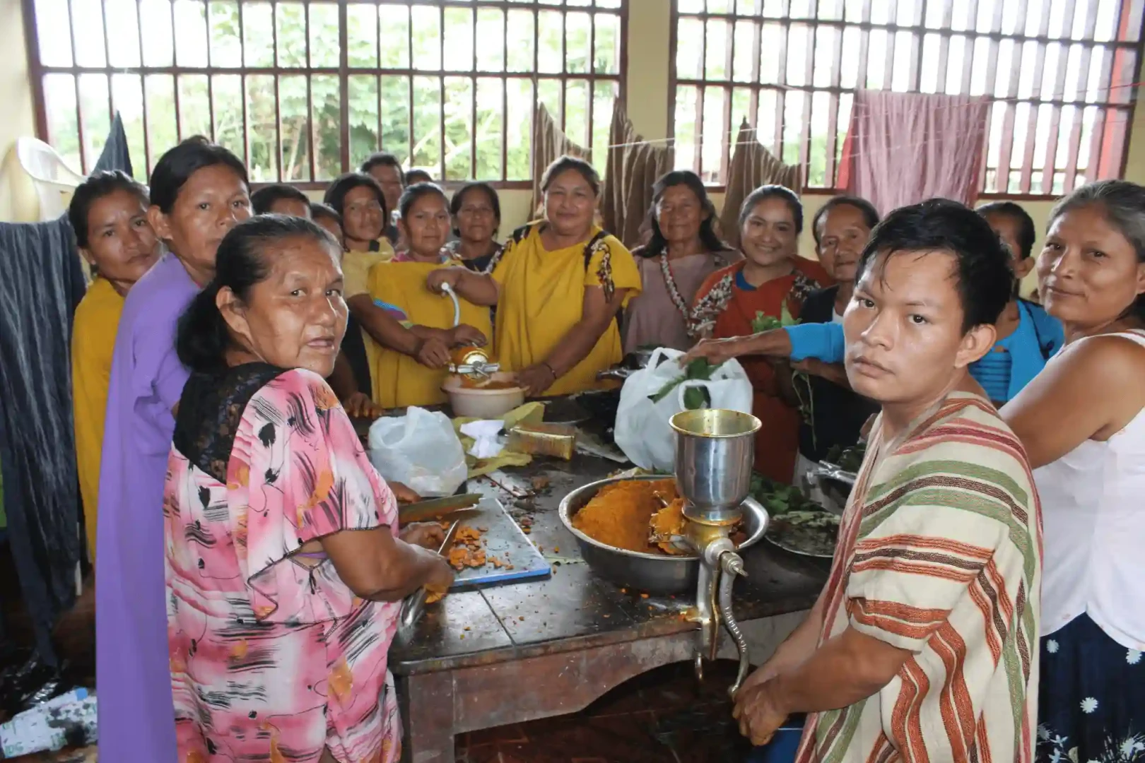 AKYA: Mujeres asháninkas abrazan la sabiduría de sus sabias y la artesanía sostenible en la región de Pasco