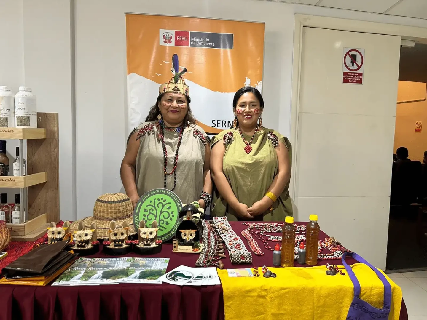 AKYA: Mujeres asháninkas abrazan la sabiduría de sus sabias y la artesanía sostenible en la región de Pasco