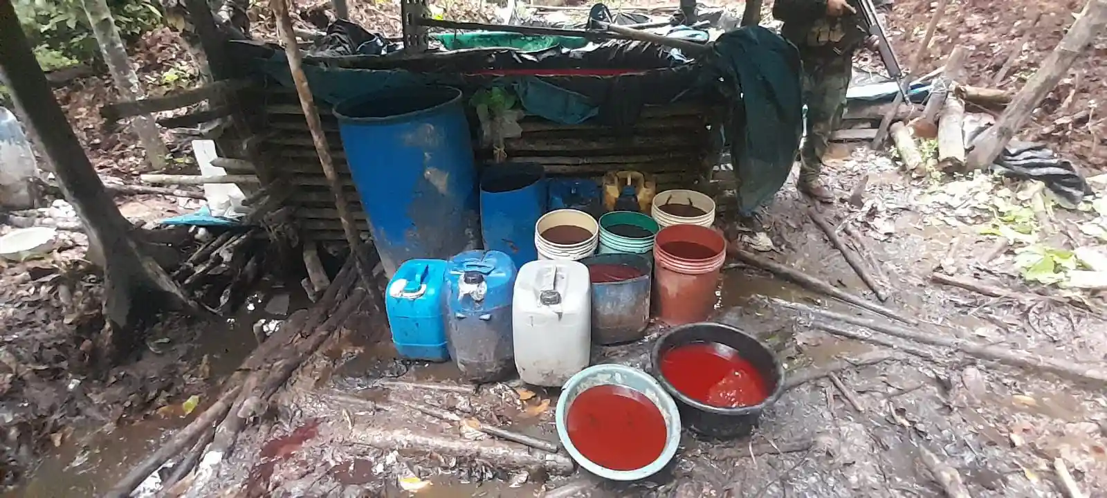 Desmantelan laboratorio de cocaína y capturan a diez personas en Huipoca