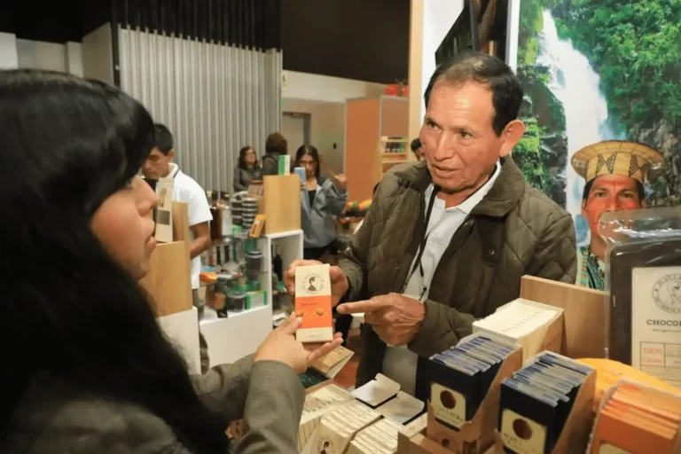 Cacao y café del Vraem protagonizan Expo Bicentenario en Ayacucho