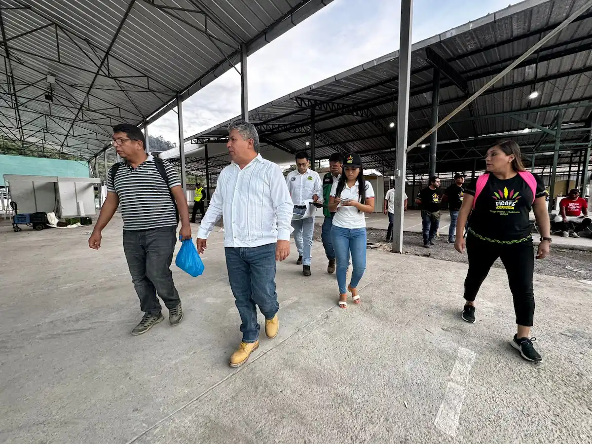 Supervisan acondicionamiento de Playa Tingo para Ficafé