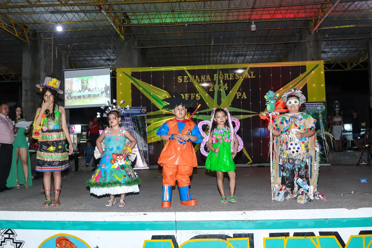 Jóvenes de Padre Abad participan en concurso cultural en defensa de los bosques