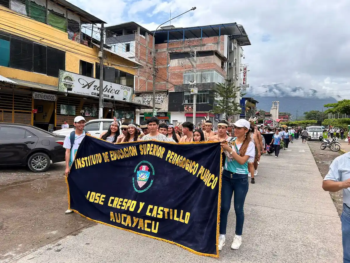 Música y sabor en el pasacalle inaugural de la Ficafé 2024