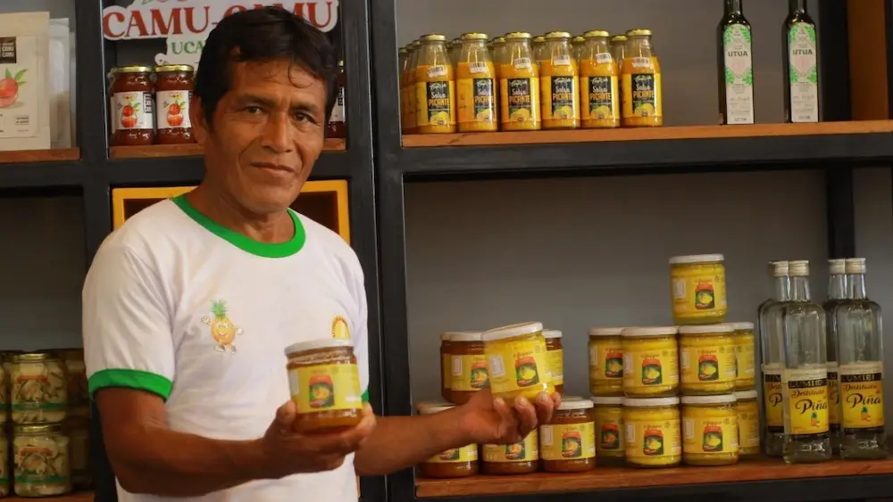 Edgar Cipriano-El líder que transformó Padre Abad con la piña golden