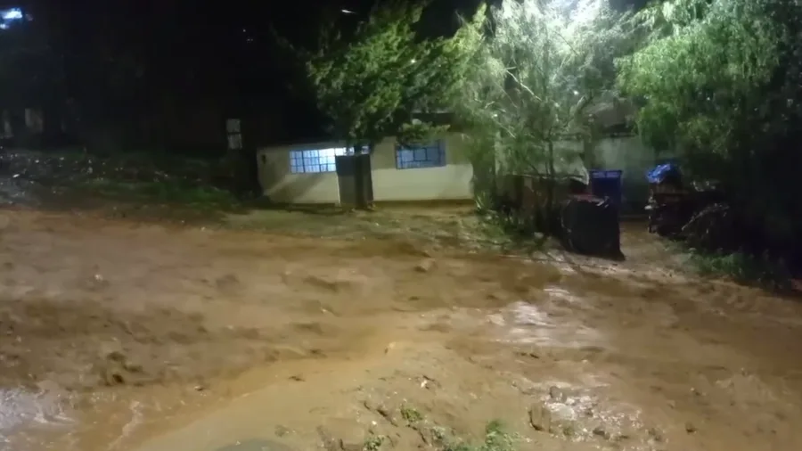 Menor de 13 años fue rescatada tras haber sido arrastrada por un huaico en Amarilis